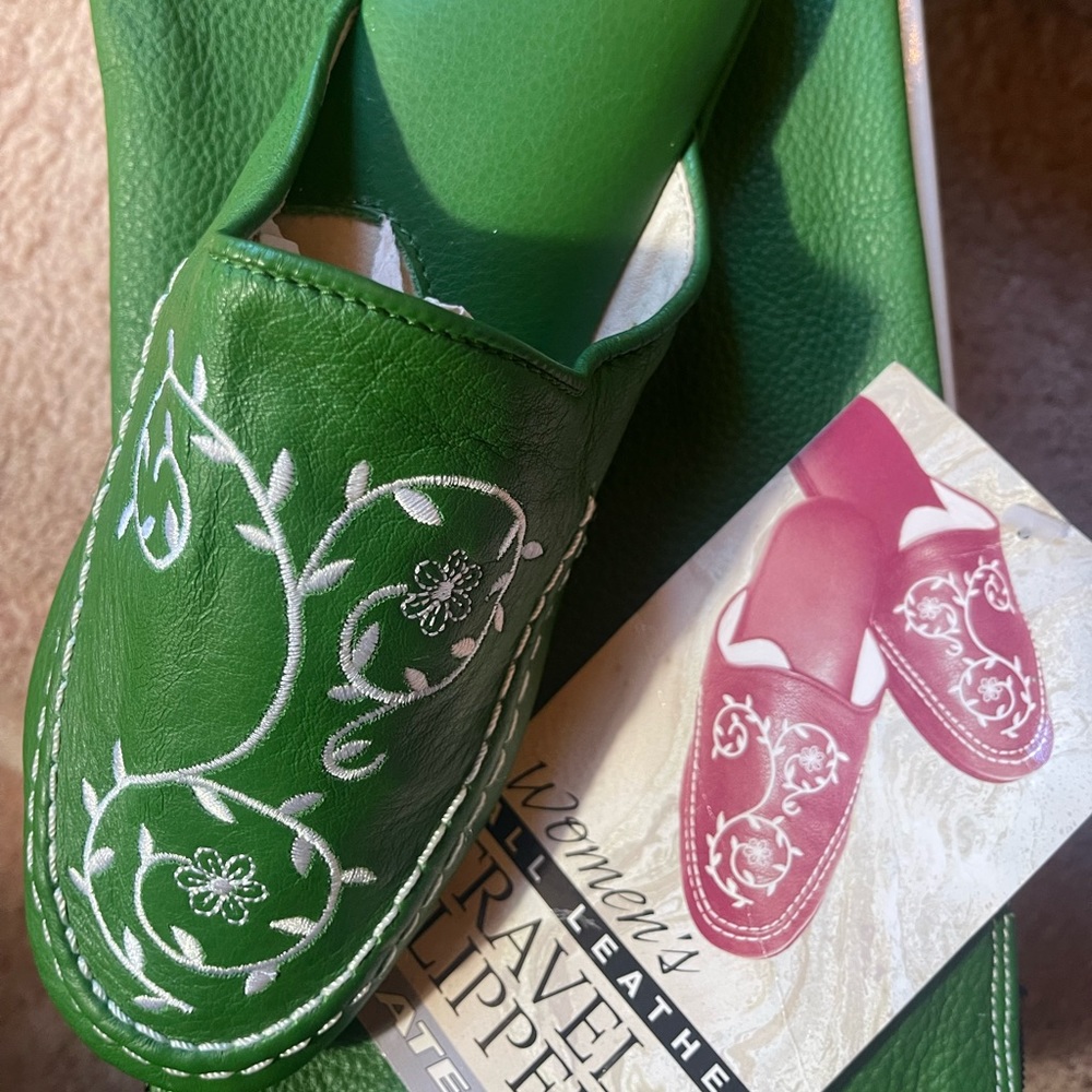 Women’s ALL LEATHER Travel slippers SMALL w/travel case - Picture 3 of 7